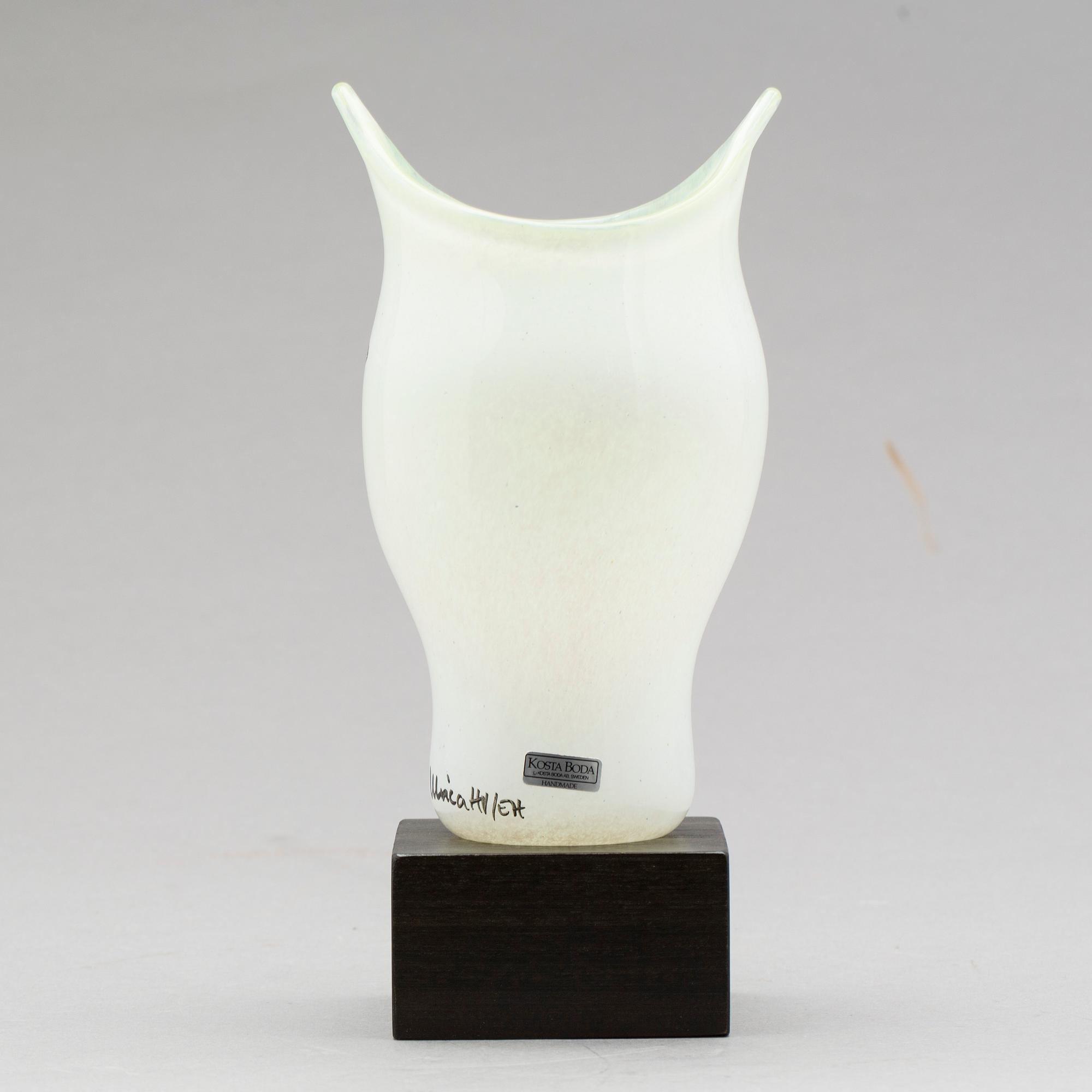 VAS, Ulrica Hydman Vallien, Artist Collection 48743 Kosta Boda, 1900-talets andra hälft.
