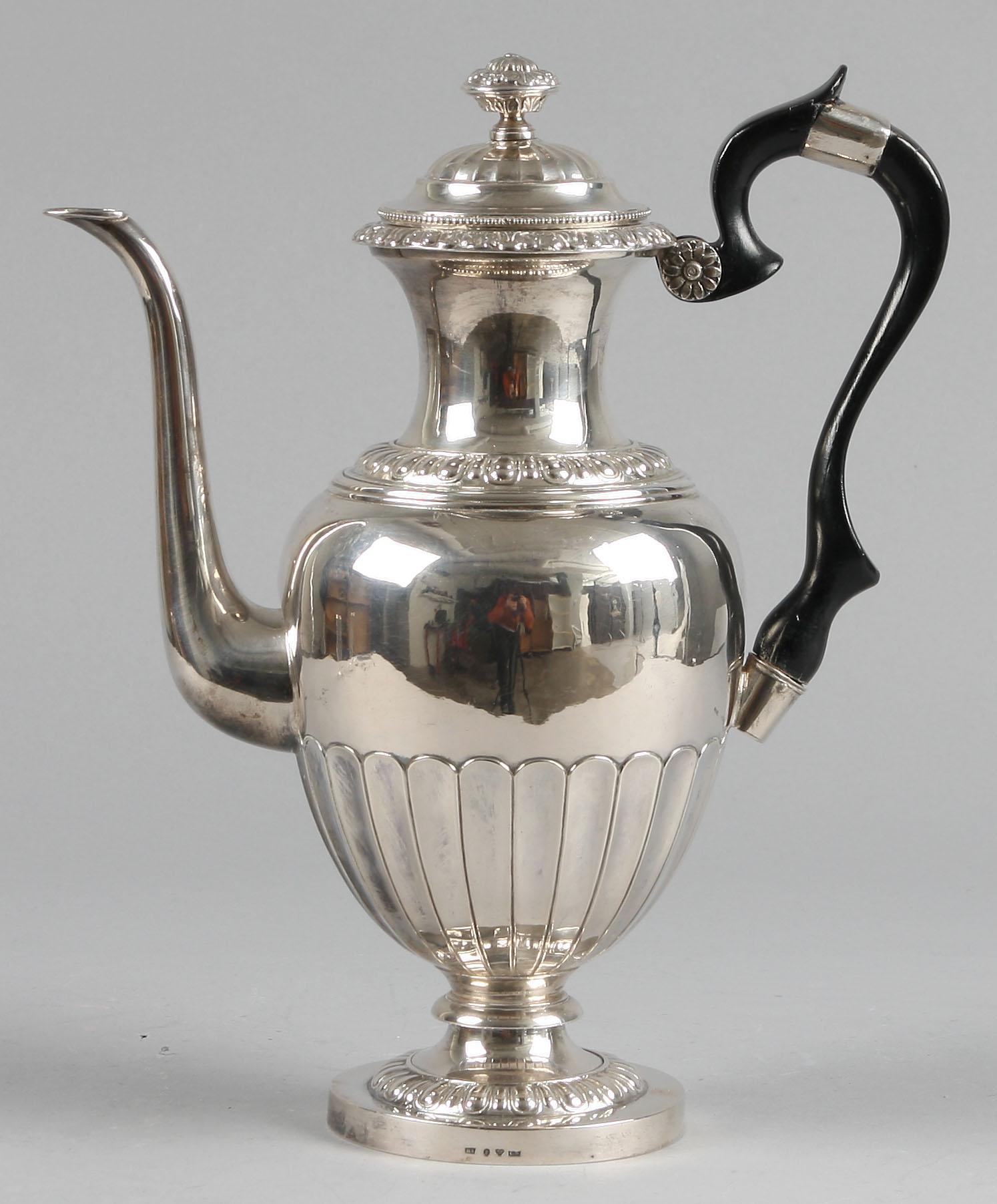 KAFFEKANNA, silver. Gustaf Möllenborg, senempire. Stockholm 1838. Tot 914gr.