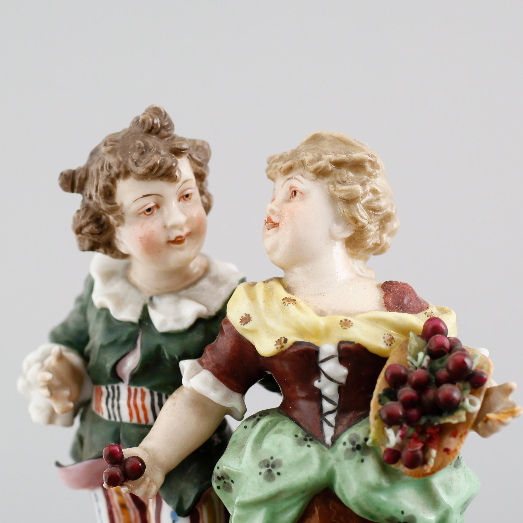 FIGURGRUPP, porslin, Volkstedt-Rudolfstadt, 1900-talets första hälft.