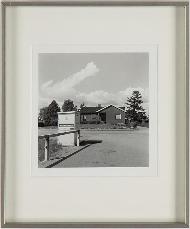 Gerry Johansson, silvergelatinfotografi + bok, bok signerad, daterad 2007, numrerad 3/25.