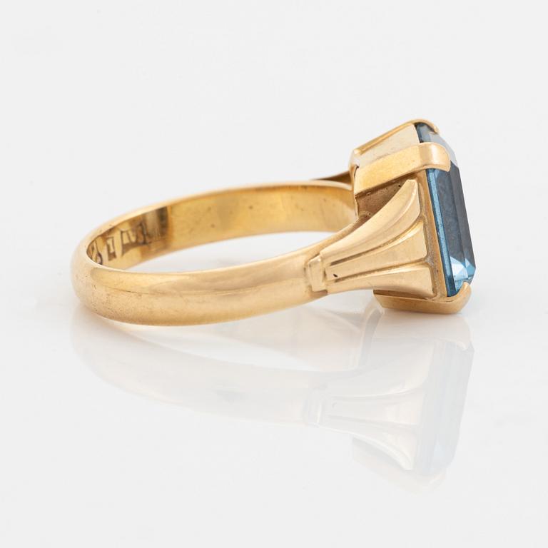 18K gold and synthetic blue spinel ring.