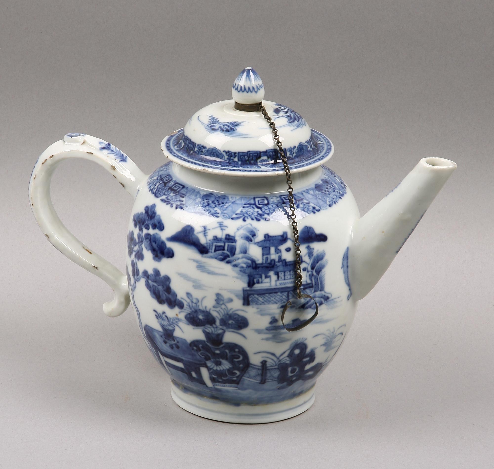 TEKANNA, porslin, sent 1700-tal.