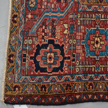 Matto, a semi-antique West Persian, ca 466,5-470,5 x 334,5-350 cm.