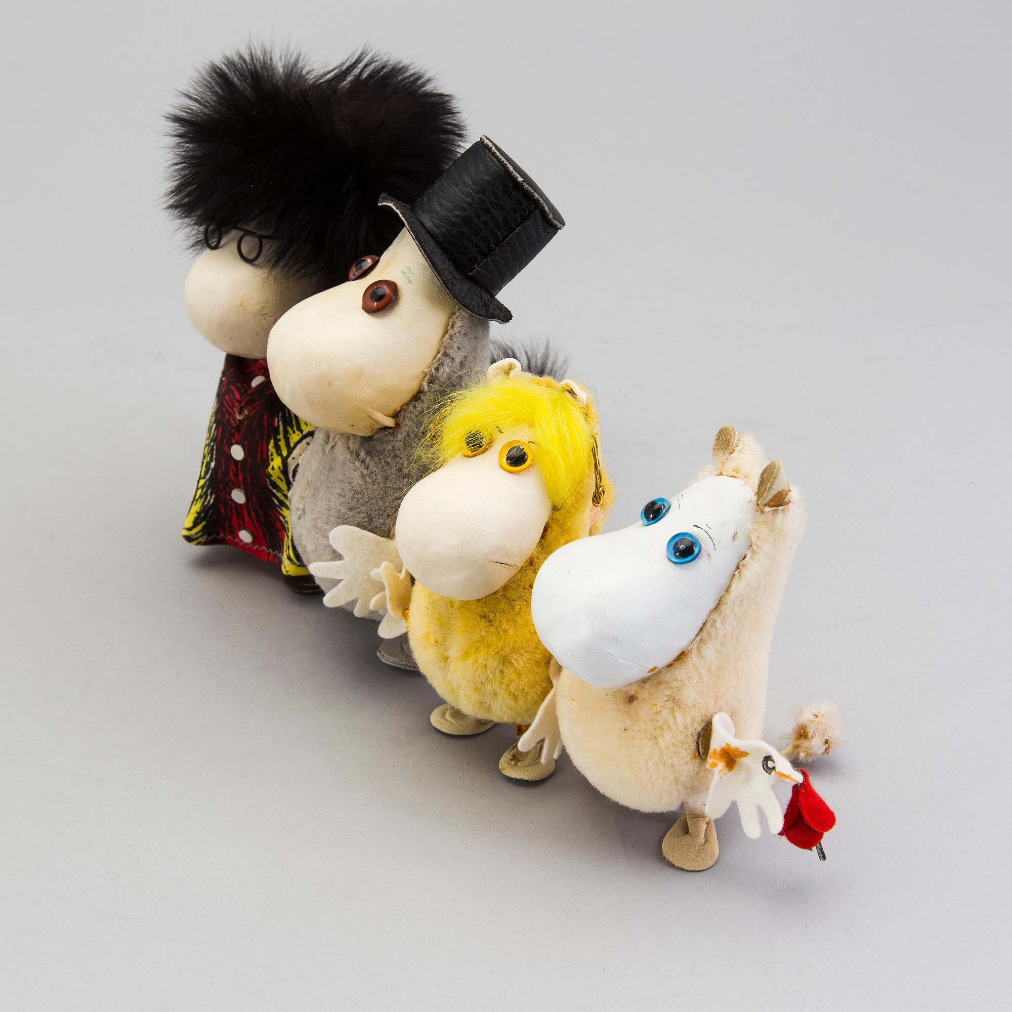 A lot of four figures from Atelier Fauni, Finland, 1950/60s.