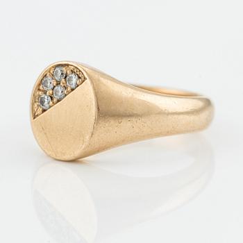 Ring, signet ring, 18K gold with brilliant-cut diamonds.