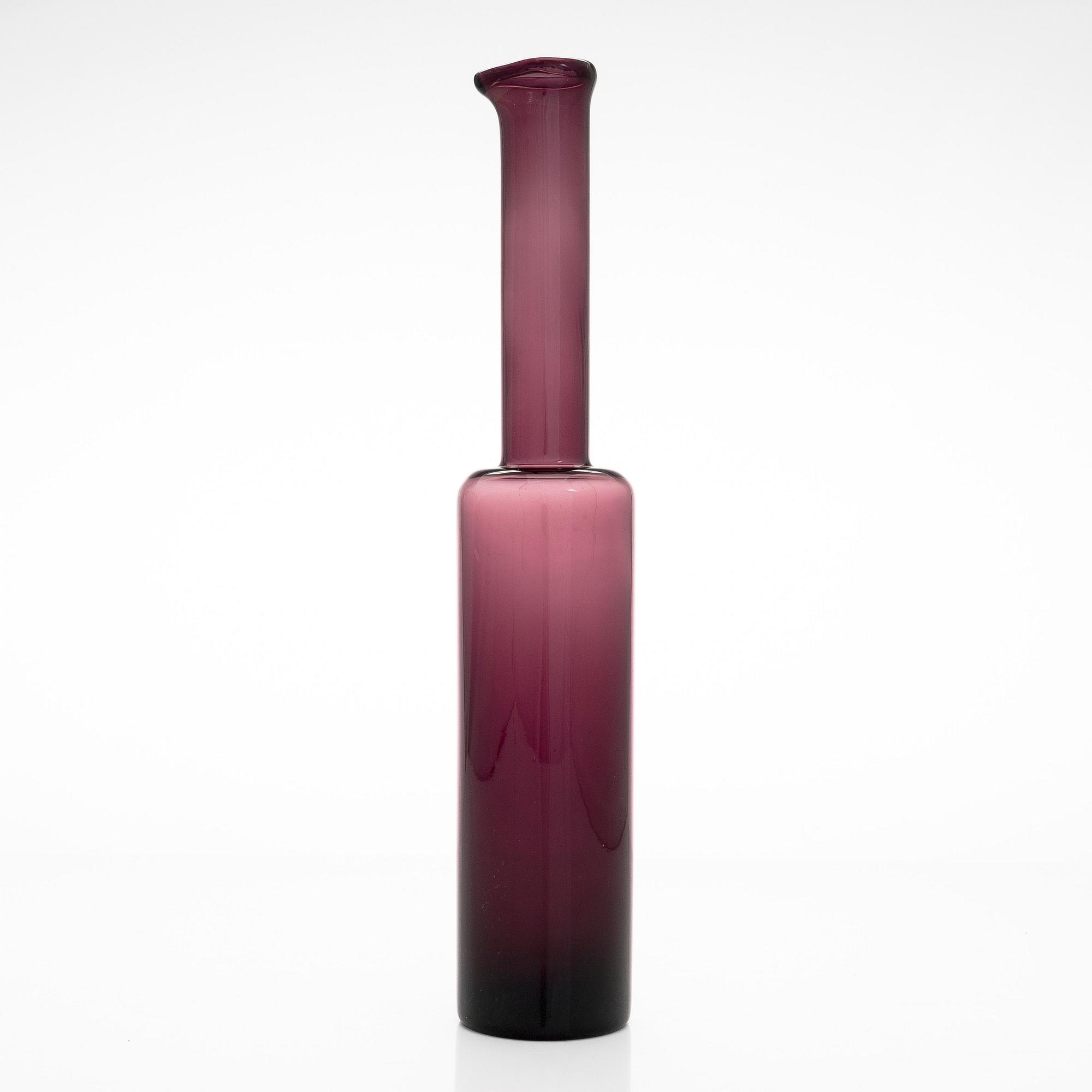 Nanny Still, a glass bottle signed Riihimäen Lasi O.Y Nanny Still.