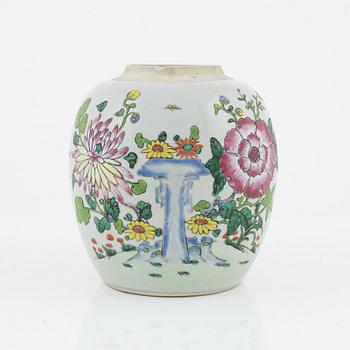 A Chinese jar, Qing dynasty, 19th Century.