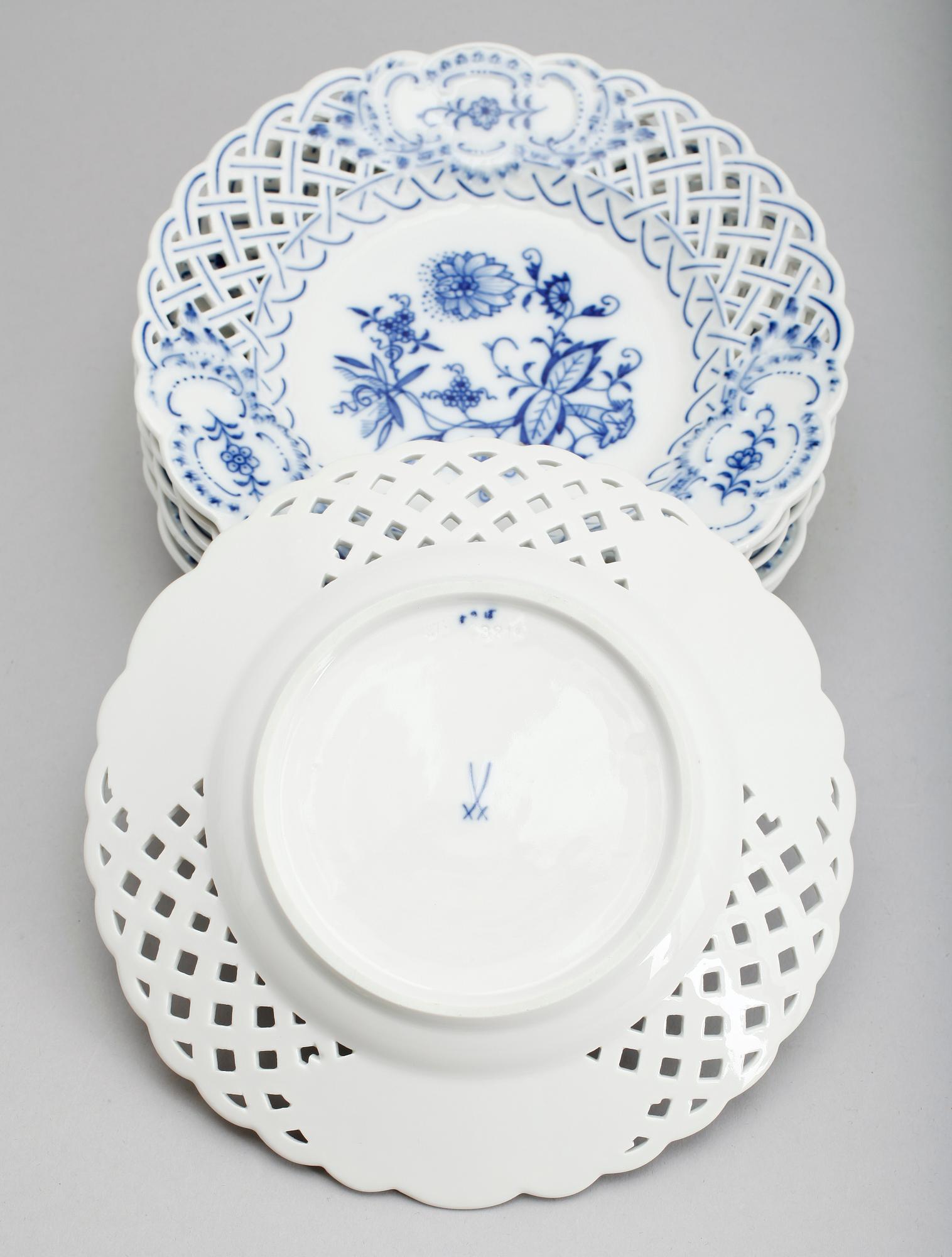 ASSIETTER, 6 st, porslin, Meissen, lökmönstret.