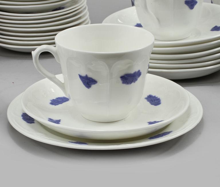 SERVISDELAR, ca 34 delar, porslin, "Blå Blom", Gustavsberg, 1900-talets andra hälft.