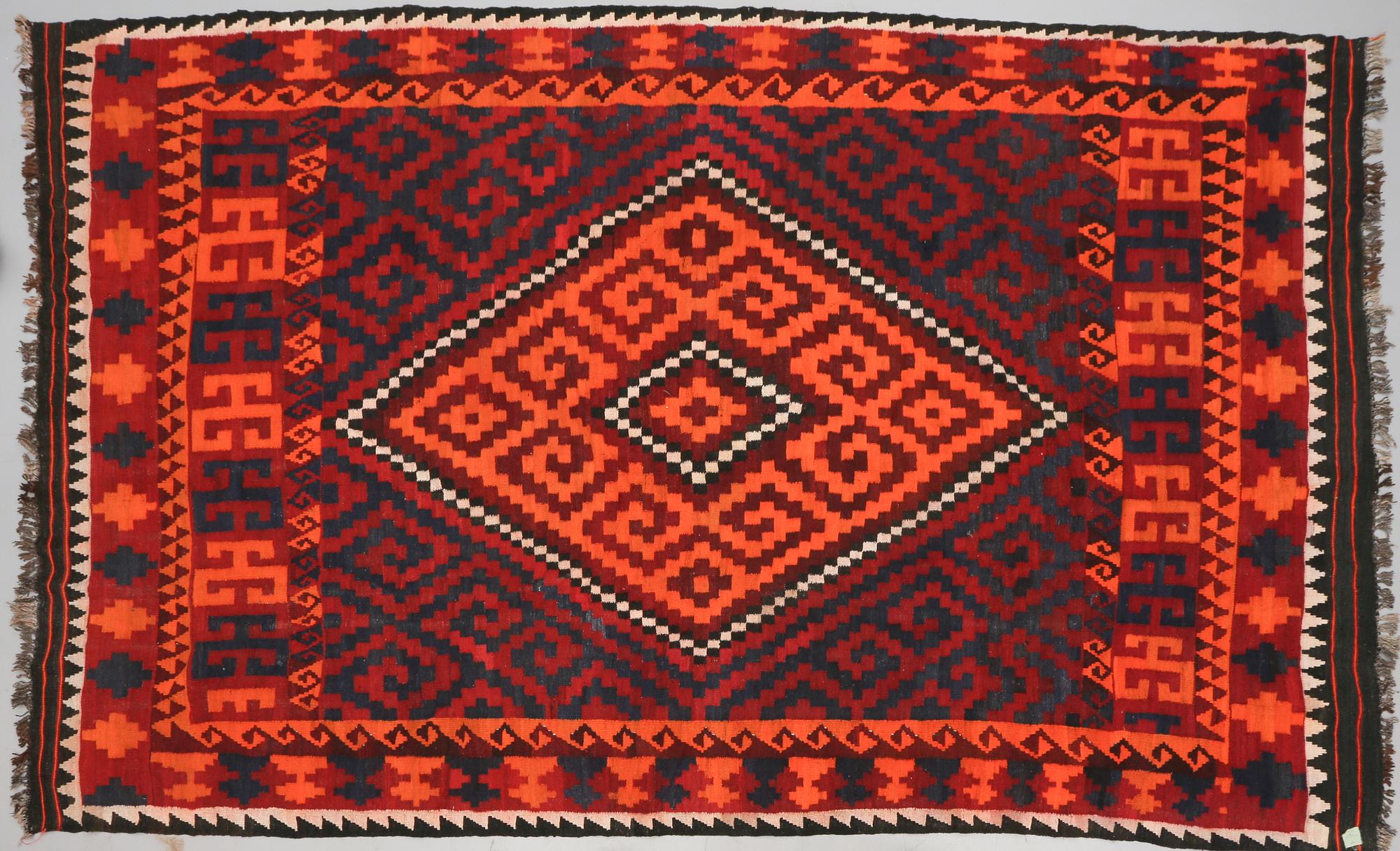 MATTA, Kelim, old, 370 x 230 cm.