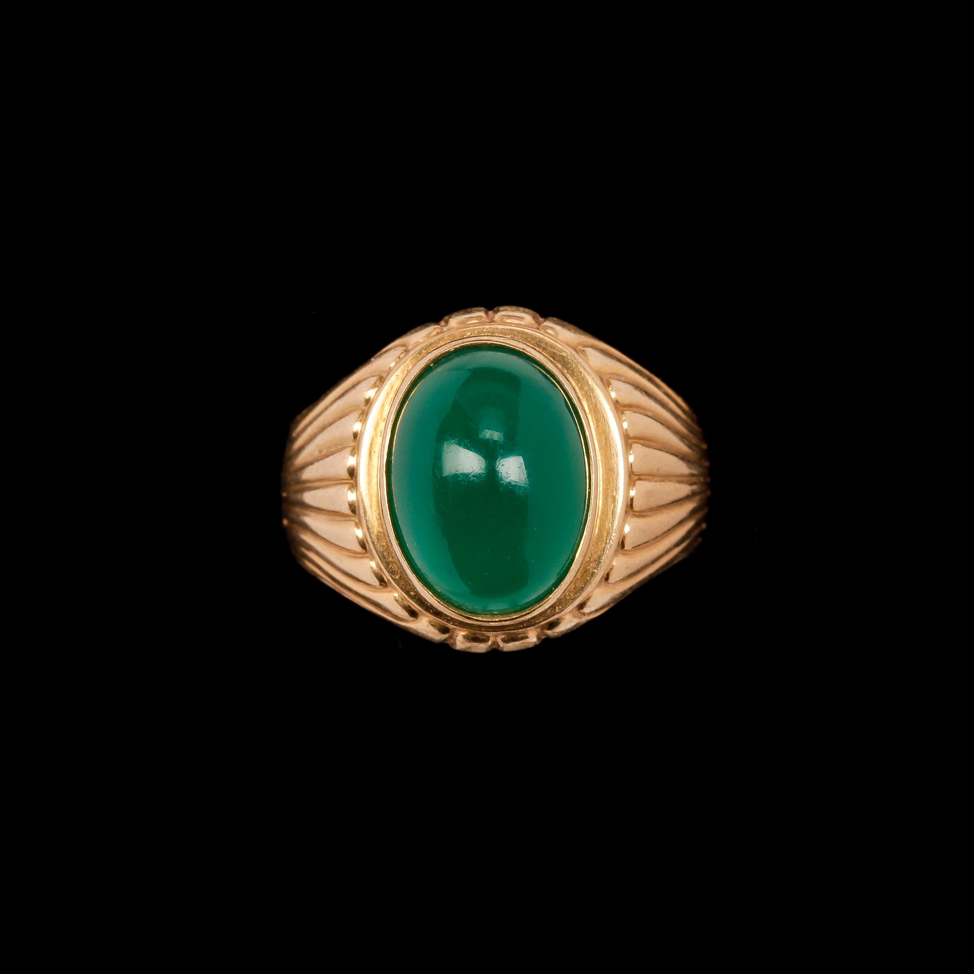 RINGAR, 3 st, 18k guld, med bl a små diamanter och safir, 1916-1955. Tot ca 9 gr.