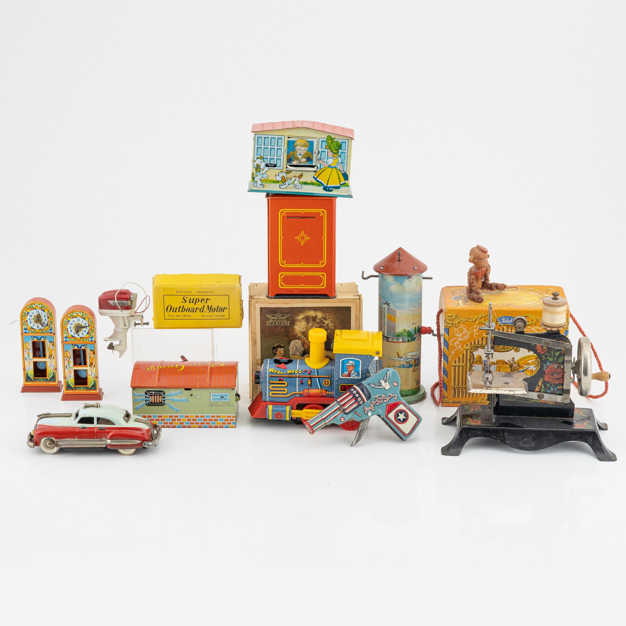 Fourteen tin toys, including Yonezawa, Japan, 20th Century.