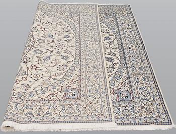 A part silk Nain carpet, so-called 9 LAA, approx. 197 x 195 cm.