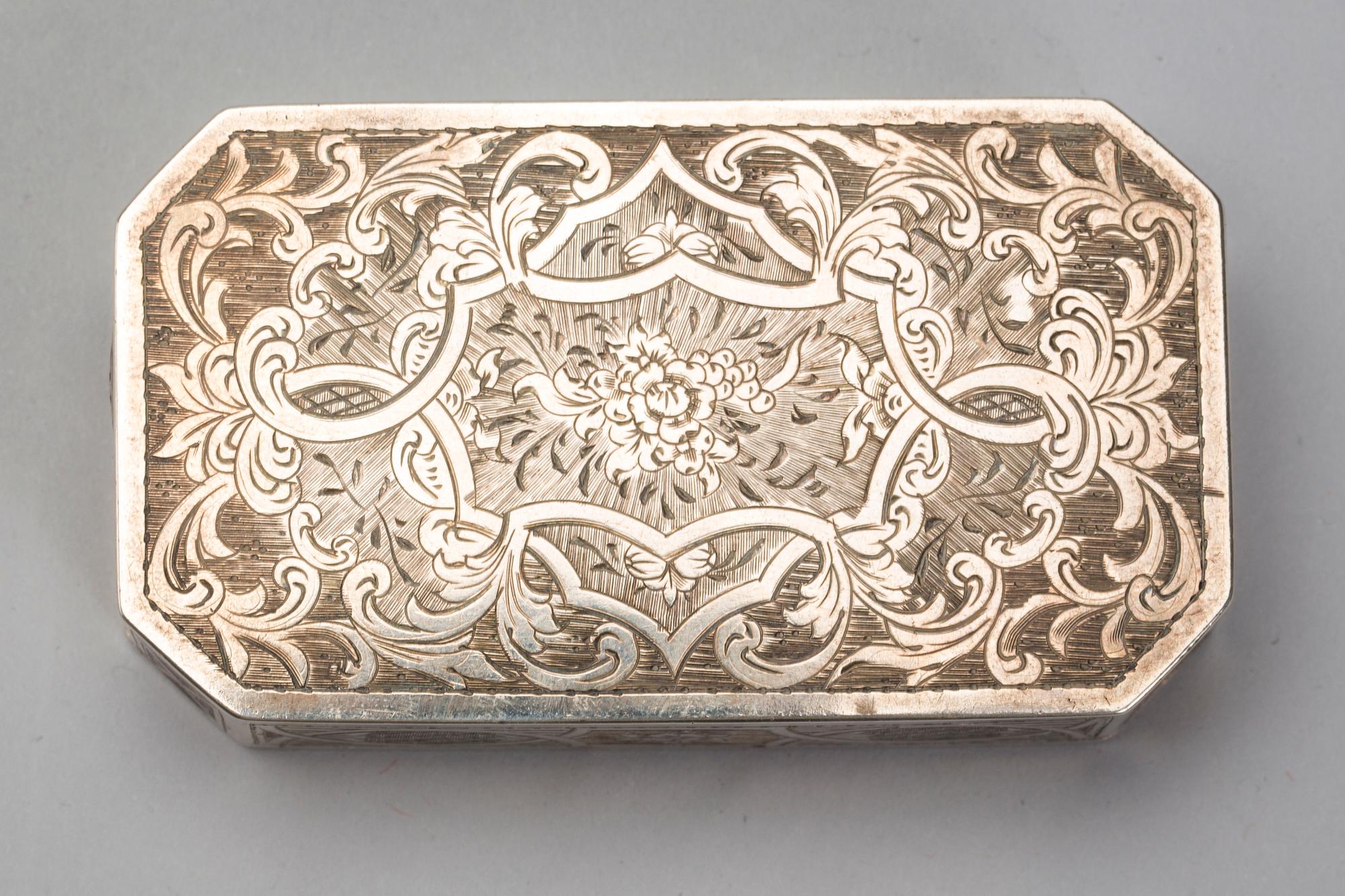 DUBBELDOSA, Ryssland, svenska importstämplar, silver, vikt 140 g.