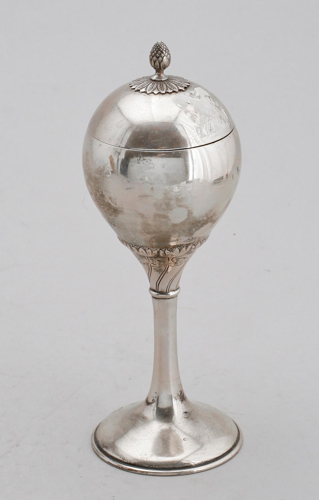LOCKPOKAL, silver, CG Hallberg, Stockholm 1913. Vikt ca 204 g.