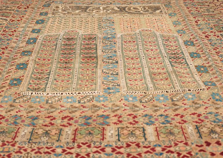 ANTIQUE OTTOMAN EMBROIDERY. 153 x 107 cm.