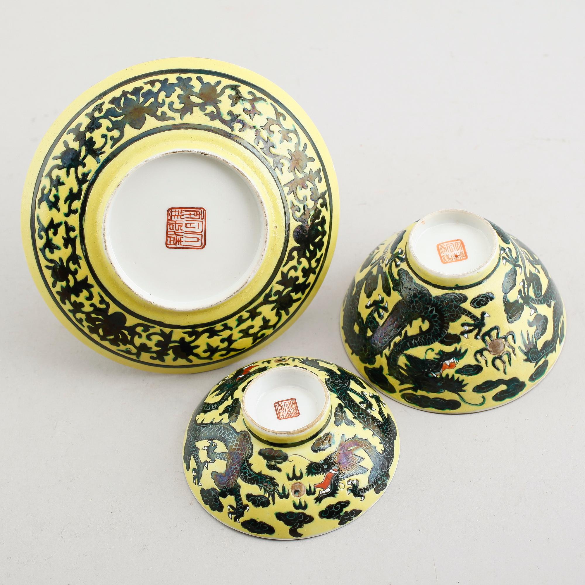 SKÅL MED LOCK OCH FAT, porslin, Kina, sen Chingdynasti.