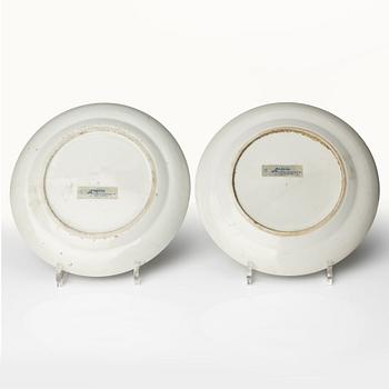 A pair of grisaille dinner plates, Qing dynasty, 19th century.