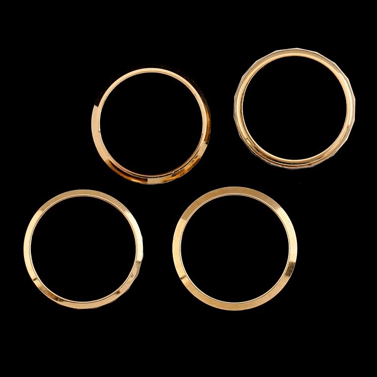 RINGAR, 4 st snarlika, 18 k guld, 1900-talets andra hälft. Vikt ca 19 gram.