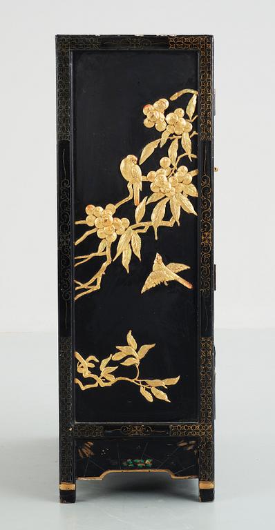 KABINETTSKÅP, trä, Kina, sent 1900-tal.