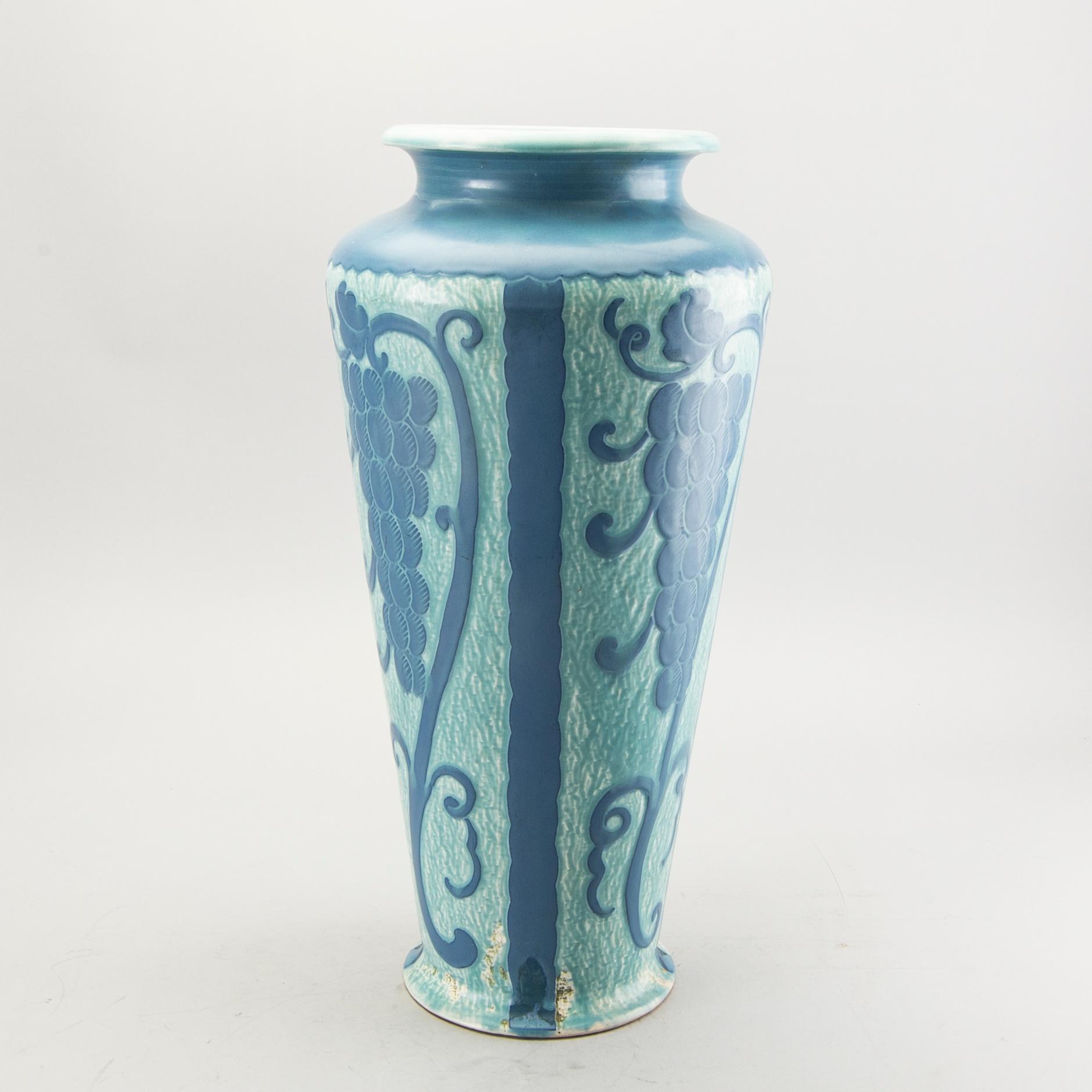 Josef Ekberg, vas sgrafitto daterad Gustavsberg 1920.