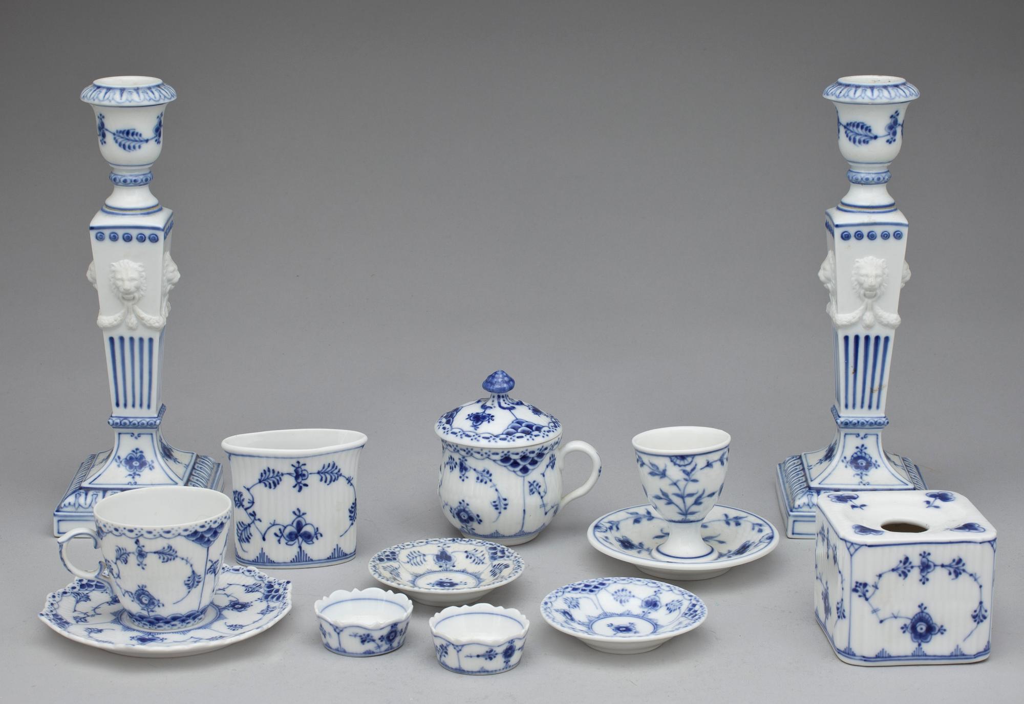 PARTI PORSLIN, "Musselmalet", 9 delar, Royal Copenhagen, Danmark.