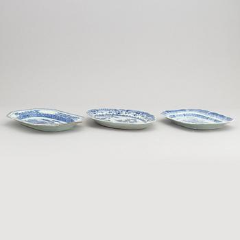 Tree blue and white dishes, Qing dynasty, Qianlong (1736-95).