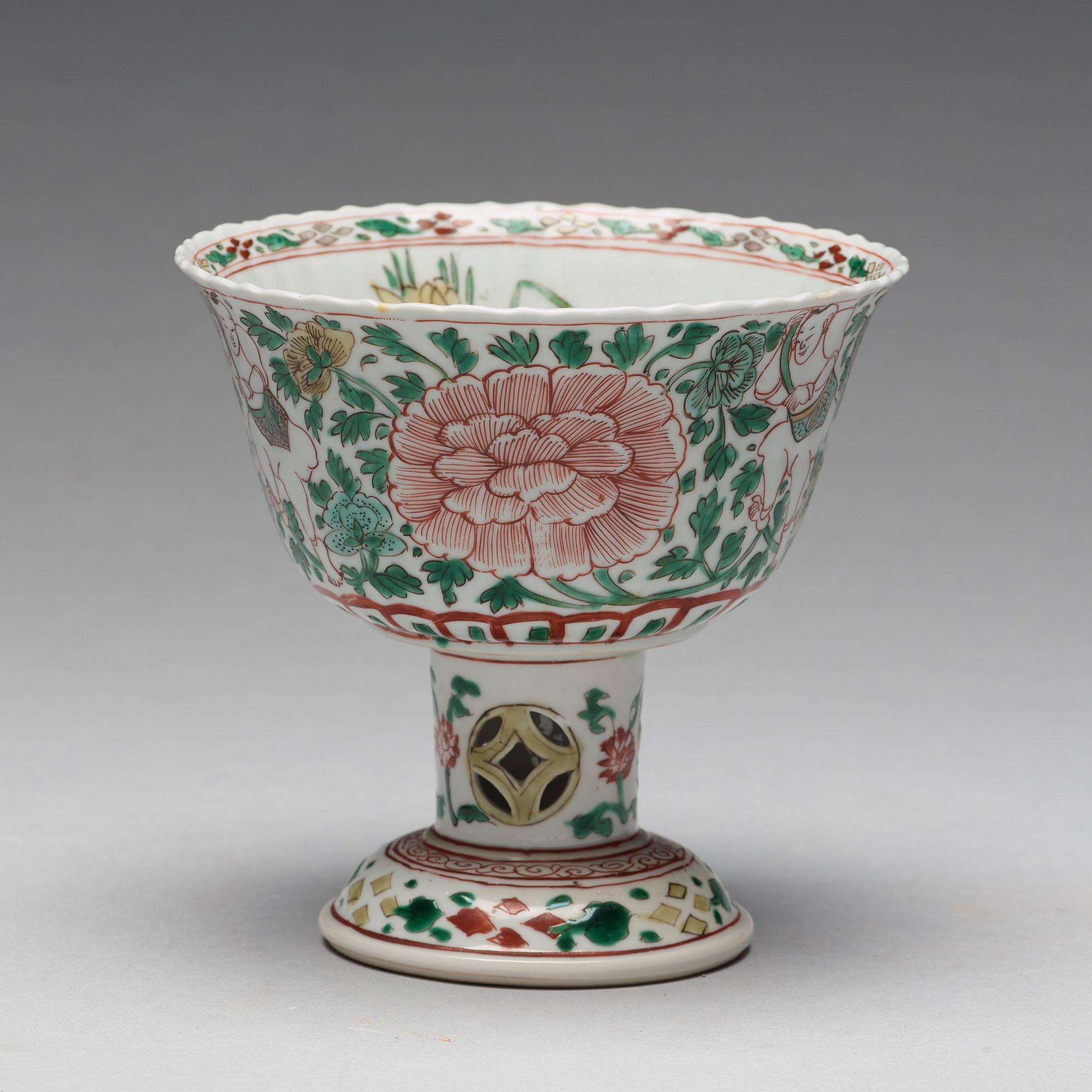 A famille verte stemcup, Qing dynasty, Kangxi (1662-1722).