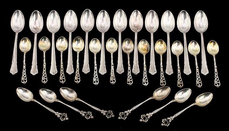 PARTI SILVER, 43 delar, silver, bl.a. GEWE, 1800/1900-tal. Total vikt 544 g.