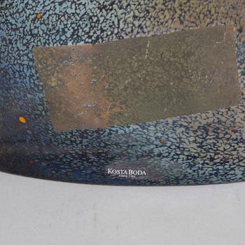 BERTIL VALLIEN, two glass vases from Kosta Boda Artist Collection.