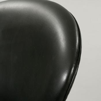 ARNE JACOBSEN, fåtölj, "Svanen", Fritz Hansen, Danmark, 1960-tal.