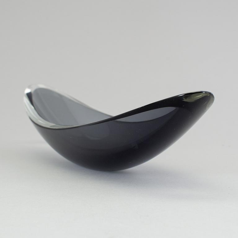 A "Lansetti" glass bowl by Kaj Franck, signed Nuutajärvi -57.