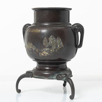 A Japanese bronze tripod vase, Meiji period (1868-1912).