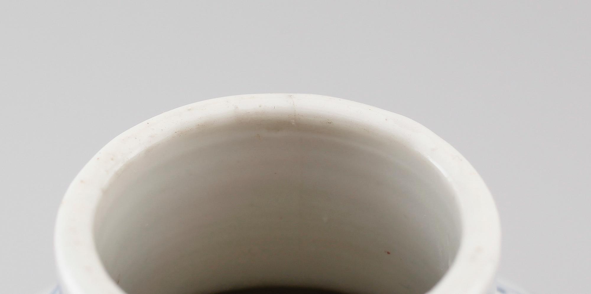 VASER, 2 st, porslin, Kina, sannolikt 1800-tal.