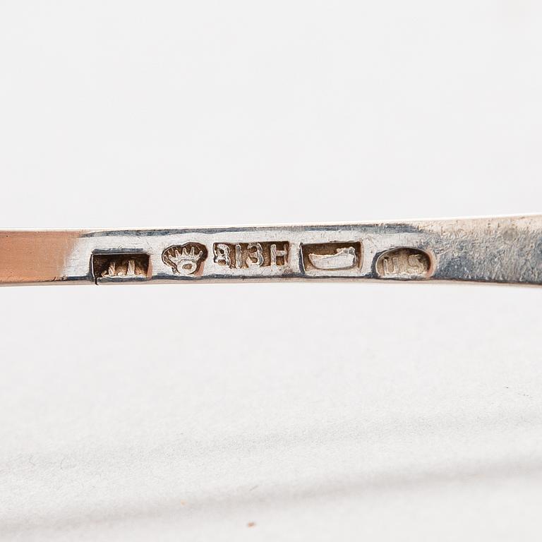 Ströare och senapsburk, silver, kontrollstämplad A. Tillander, Helsingfors 1926.
