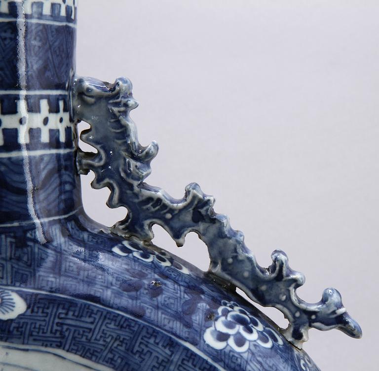 A large blue and white moon flask, late Qing dynasty.