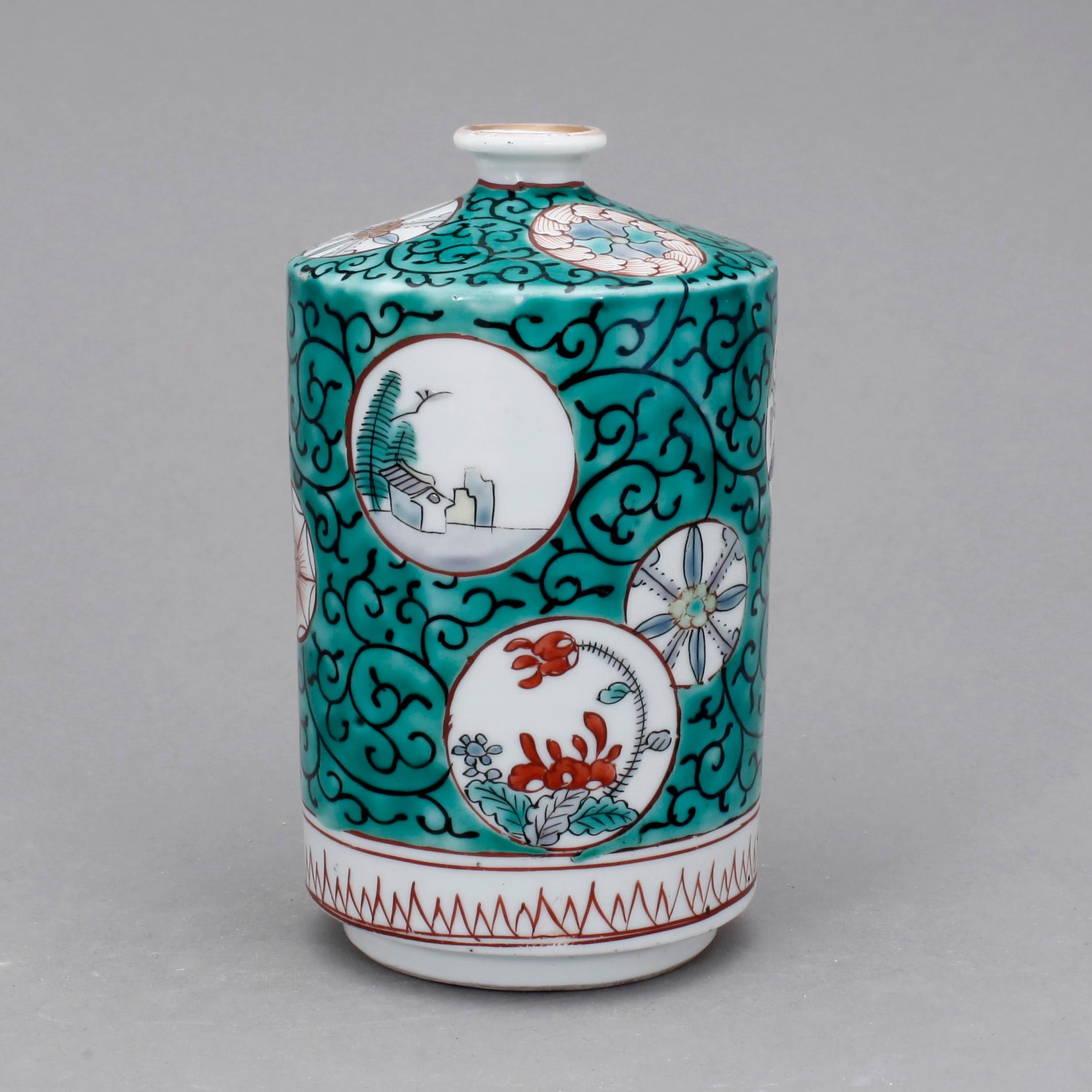 SAKEFLASKA, porslin, Japan, 1900-tal.