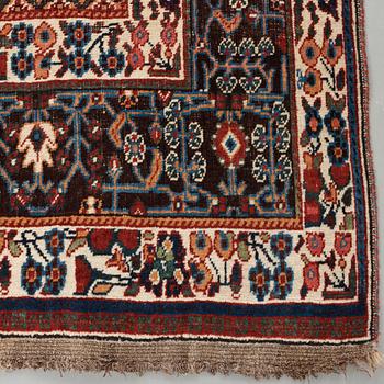 MATTO, a semi-antique Qashqai, ca 265,5-268 x 169,5-171 cm (as well as one end with 2 cm flat weave).