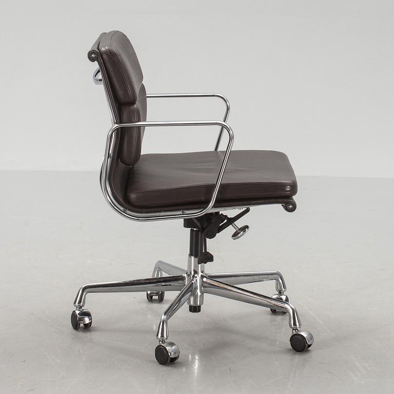 SKRIVBORDSSTOL, "Softpad/EA217", Charles & Ray Eames, Vitra, märkta.