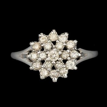 RING, 14k vitguld med 19 briljantslipade diamanter tot ca0,35ct. Vikt 4,5g.