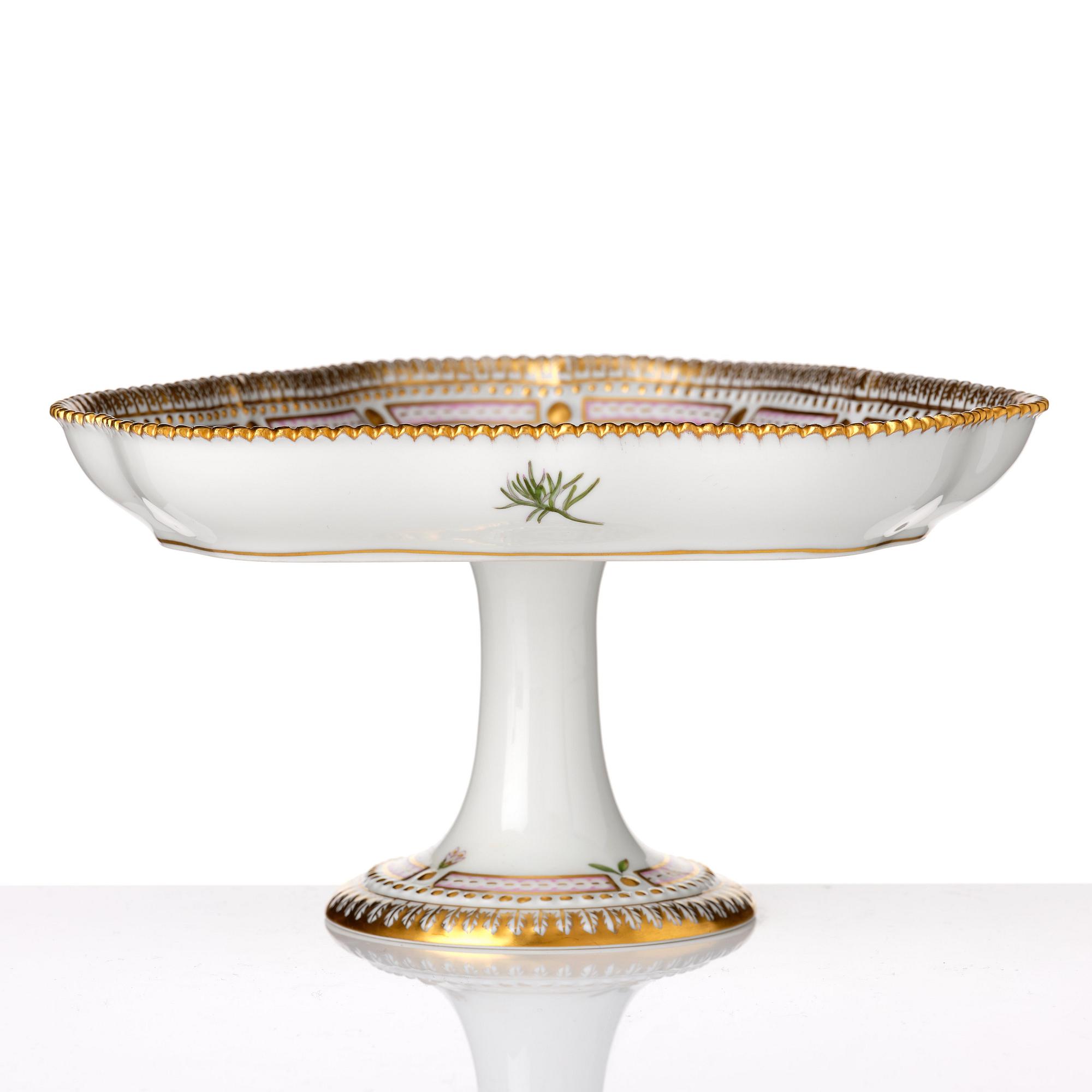 A Royal Copenhagen 'Flora Danica' cakestand, Denmark, 20th Century.