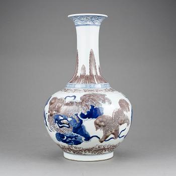 VAS, porslin, Kina, 1900-tal.