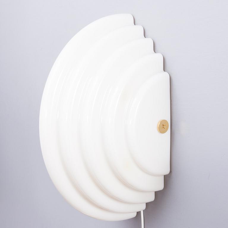 A "Kumo 2" wall lamp by  Kazuhide Takahma produced by Sirrah 1970:s.