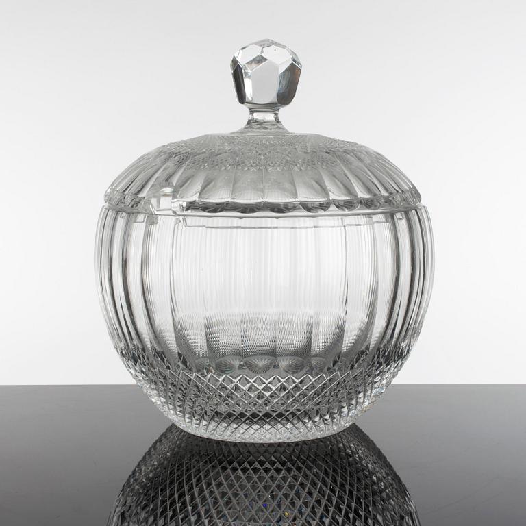 A large chrystal glass lidded bowl, Gerany, mid 20th Century.