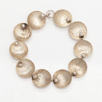 Elis Kauppi, A sterling silver bracelet. Kupittaan kulta, Turku 1971.