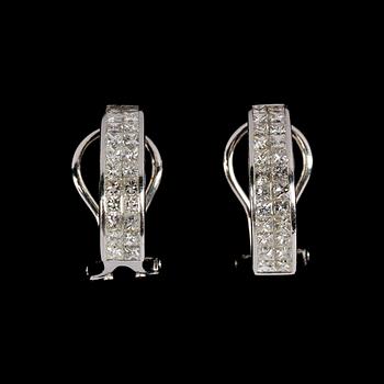 EARRINGS, princess cut diamonds, tot. app. 2.40 cts.