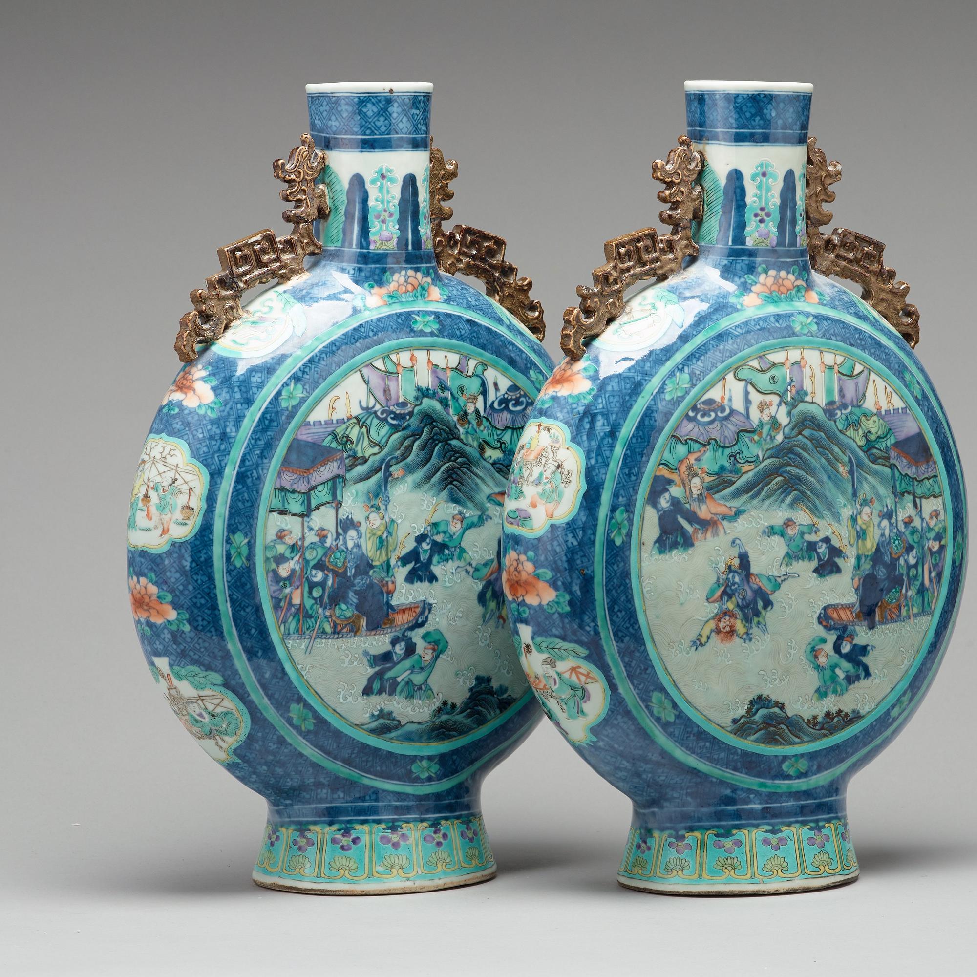 A pair of doucai moonflasks, Qing dynasty, 19th Century.