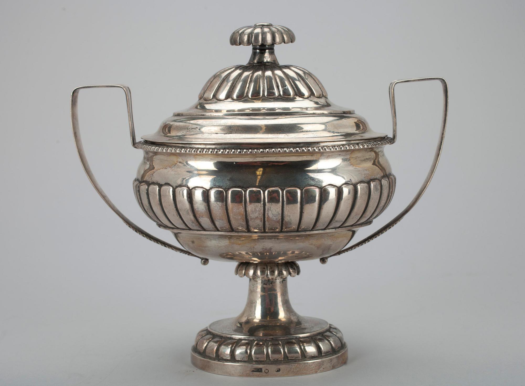 SOCKERSKÅL MED LOCK, silver, Friedrich Wilhelm Möring, Tallinn 1818 - 28. Vikt 613 g.