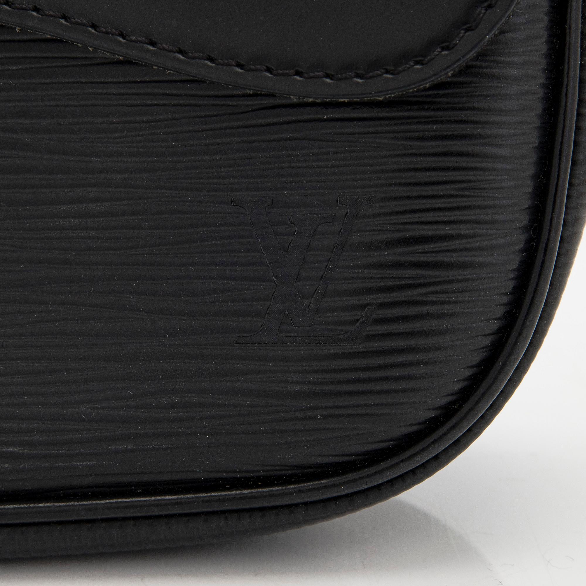 Louis Vuitton, a 'Pochette Montaigne' bag.