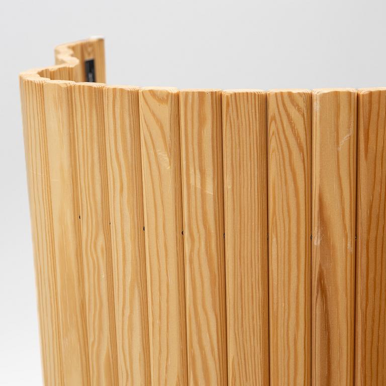 Alvar Aalto, a model 100 screen/room divider, Artek, Finland, 21st century.